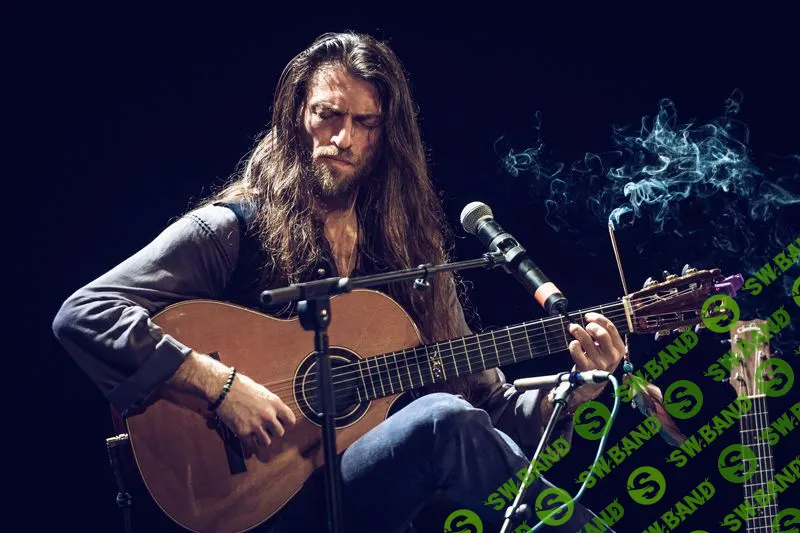 [Estas Tonne] Internal Flight  (2013)